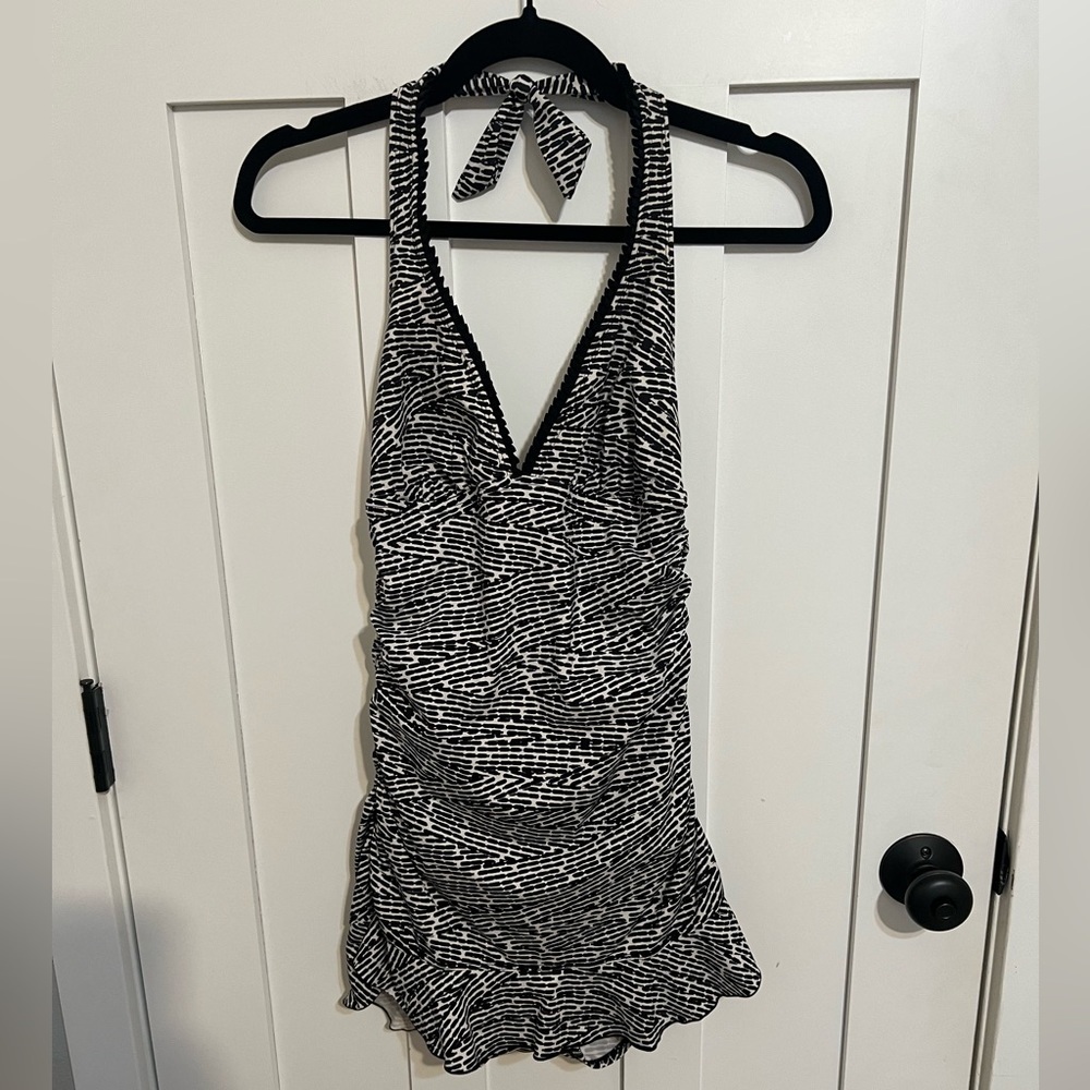 Kenneth Kole Reaction One Piece Halter Swimsuit Skirt Black/White Large Ruched